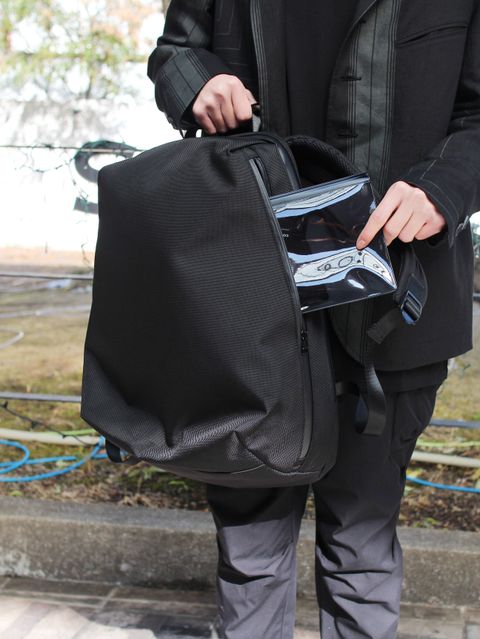『ジャケット×リュック』 定番スタイルはミニマルなデザインで統一