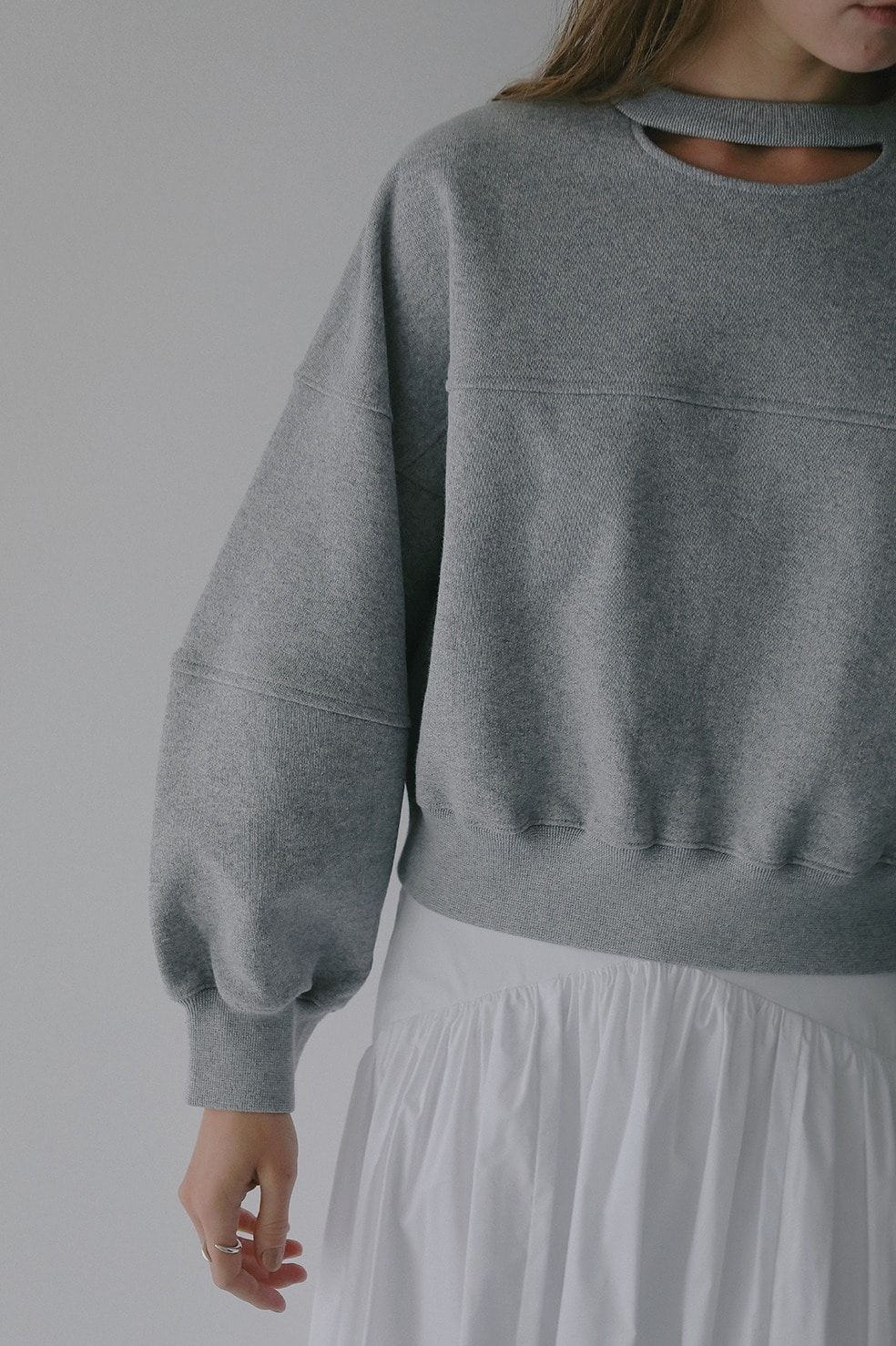 ネックデザインスウェット - MOON SLIT SWEAT TOPS (GREY)