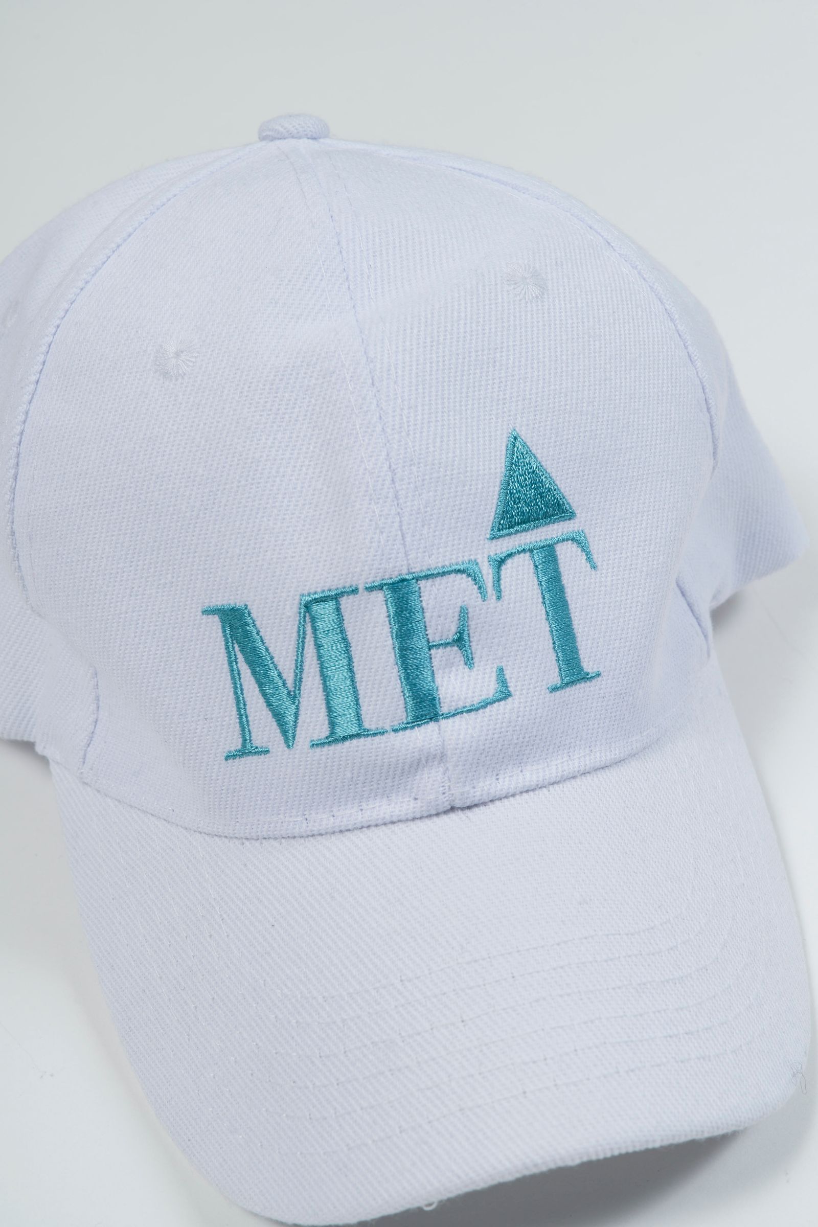 ベースボール キャップ - THE "MET" Embroidery 6PANEL CAP WHITE