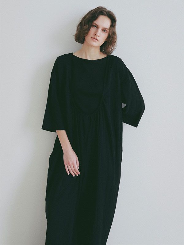 プランジングネックダブルガーゼオールインワンル （BLACK)