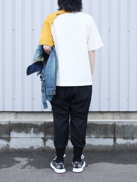 アイコニックなメゾンミハラヤスヒロのダメージデニムスタイル