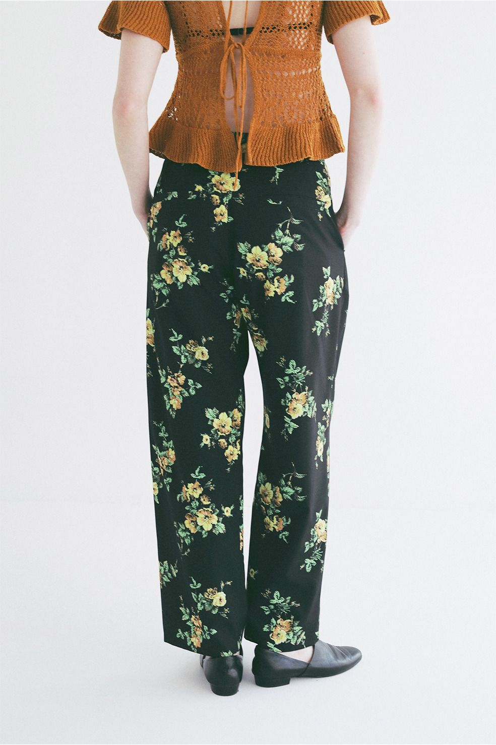 フラワータックパンツ - FLOWER TUCK PANTS (BLACK)
