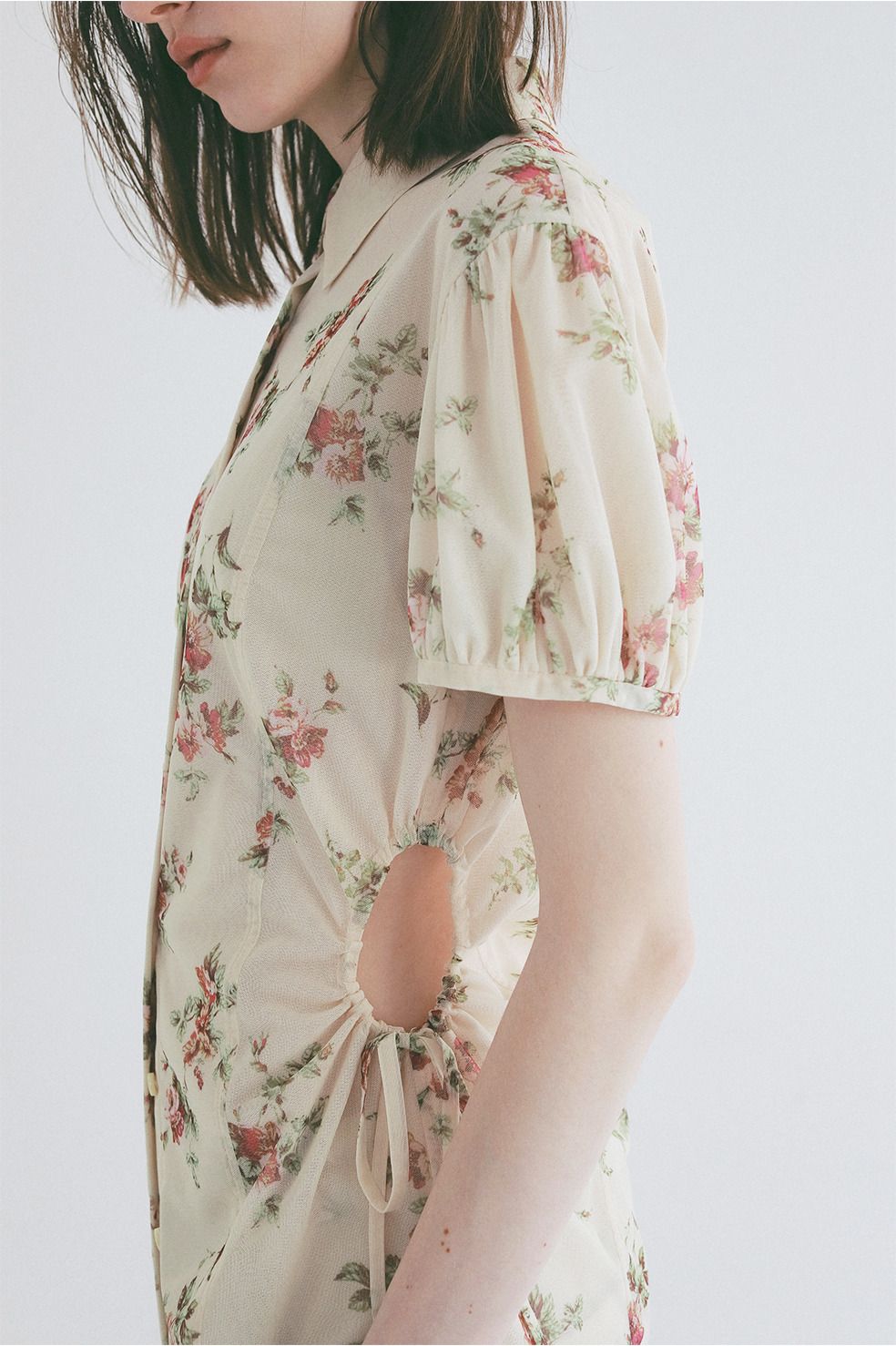 チュールフローラルシャツ - FLOWER SIDE HOLE SHIRTS (BEIGE)