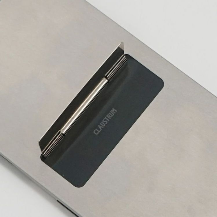 claustrum iPhone16ケース CLAUSTRUM - スタンド付iPhone SEケース | FLAP SE [BLACK MATTE