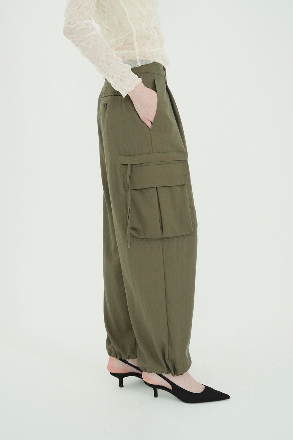 カーゴパンツ - LOW WAIST POCKET CARGO PANTS (KHAKI)