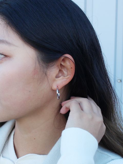 ベージュのコートで女性らしさ感じるエトレの新作コーデ