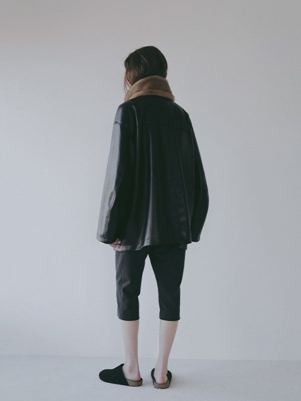 ファーカラーフェイクレザーブルゾン （BLACK)