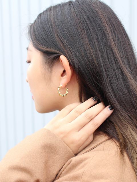 スッキリと女性らしいCLANEの新作ダウンコートスタイル
