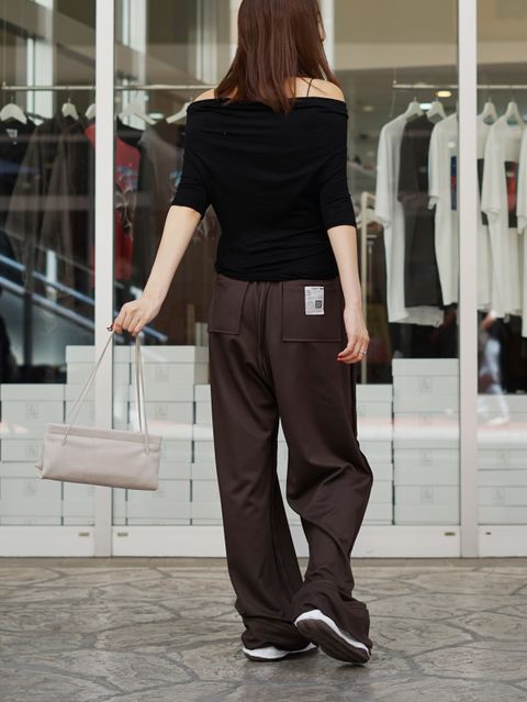きれいめ派におすすめ。ブラウンでまとめる大人のリラックスコーデ