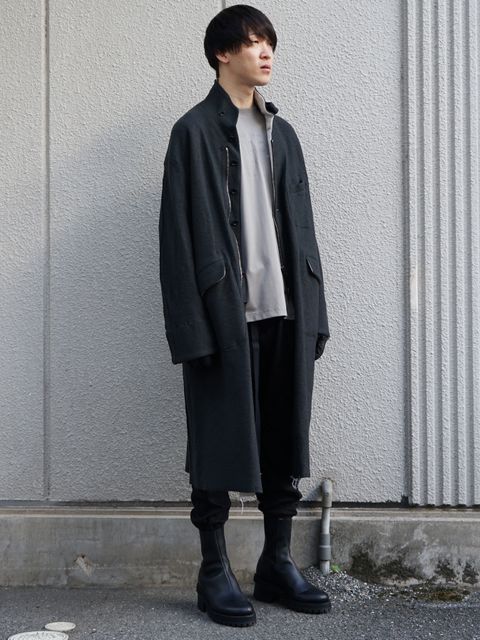 リラックスした着心地、TVAの新作コートスタイル