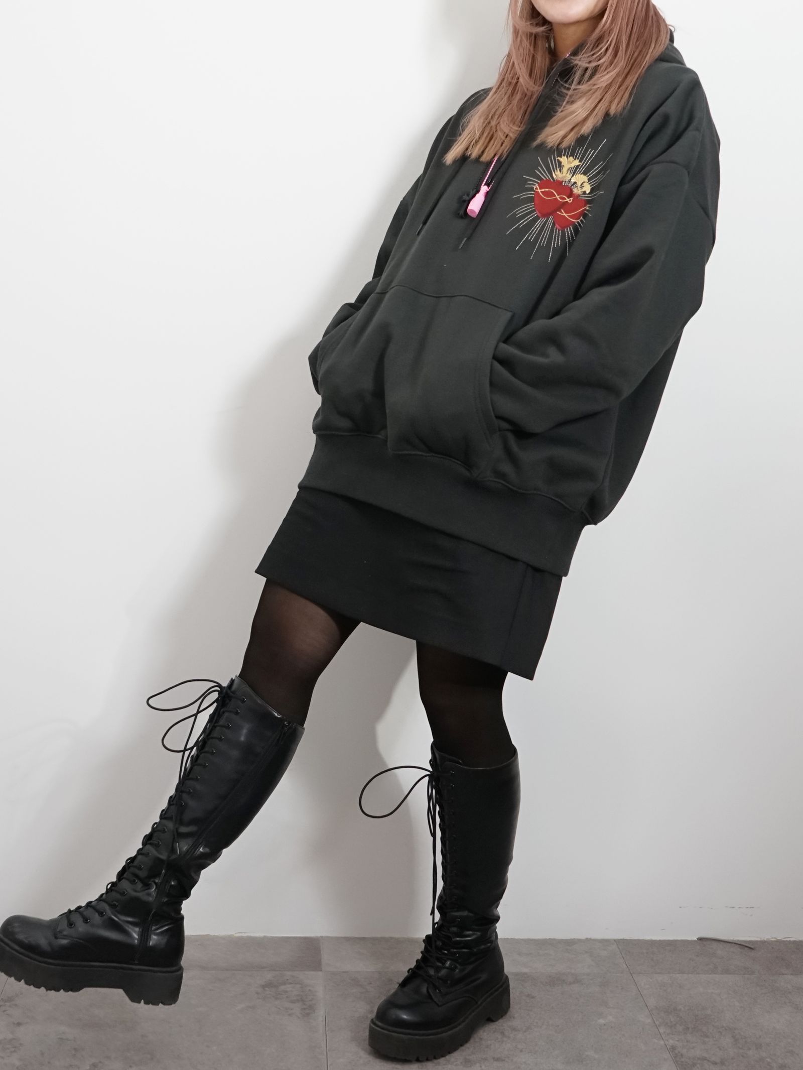 刺繍ハート -フーディ -  EMBROIDERY HEART HOODIE / USED BLACK
