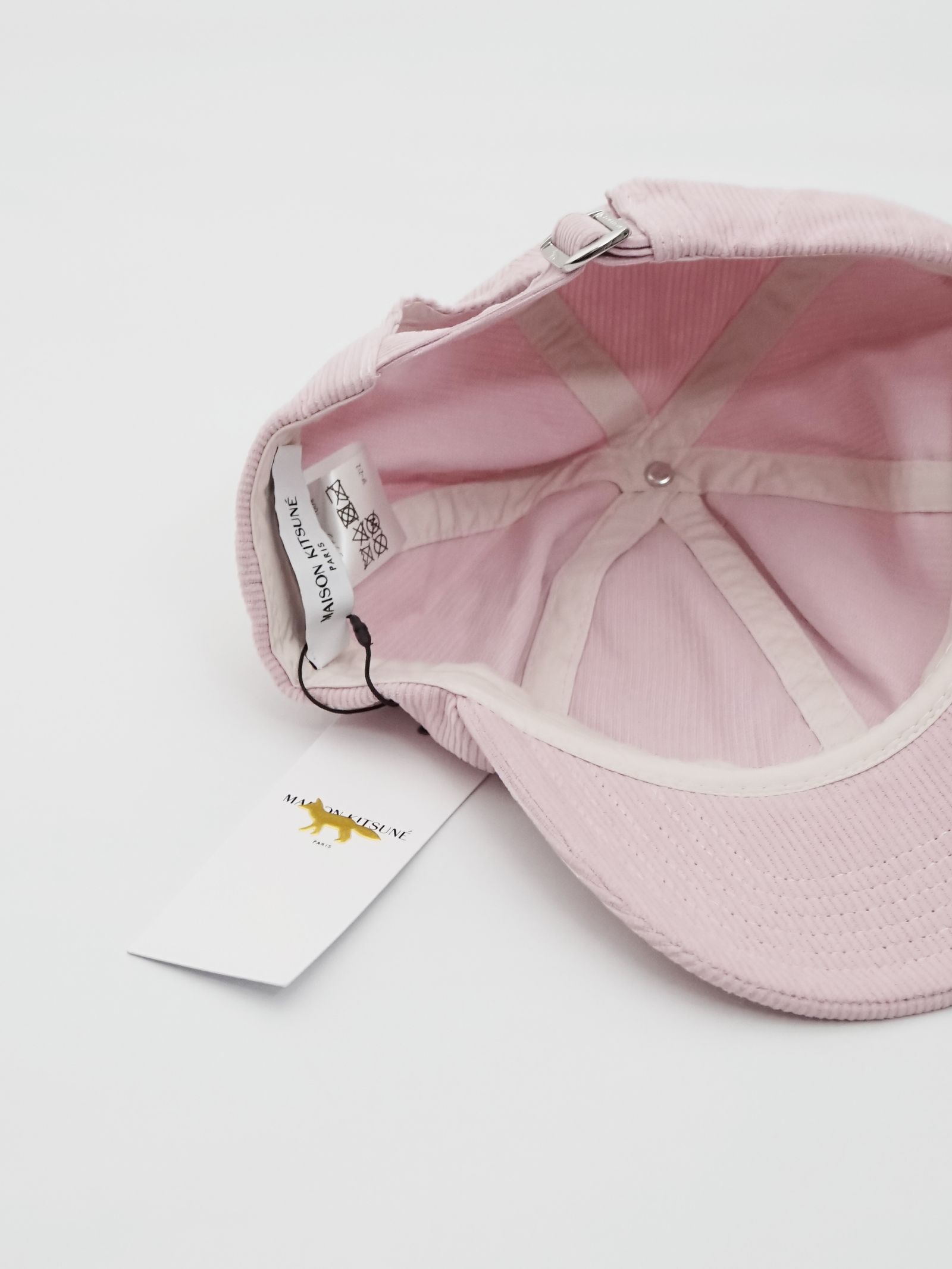 MAISON KITSUNÉ - コーデュロイ ベースボール キャップ - BABY FOX 6P CAP - MIST PINK | ADDICT  WEB SHOP