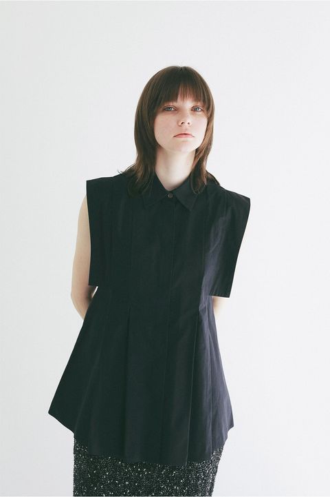 パネルプリーツ スクエアスリーブシャツ - PANELL PLEAT SQUARE SLEEVE SHIRTS (NAVY))