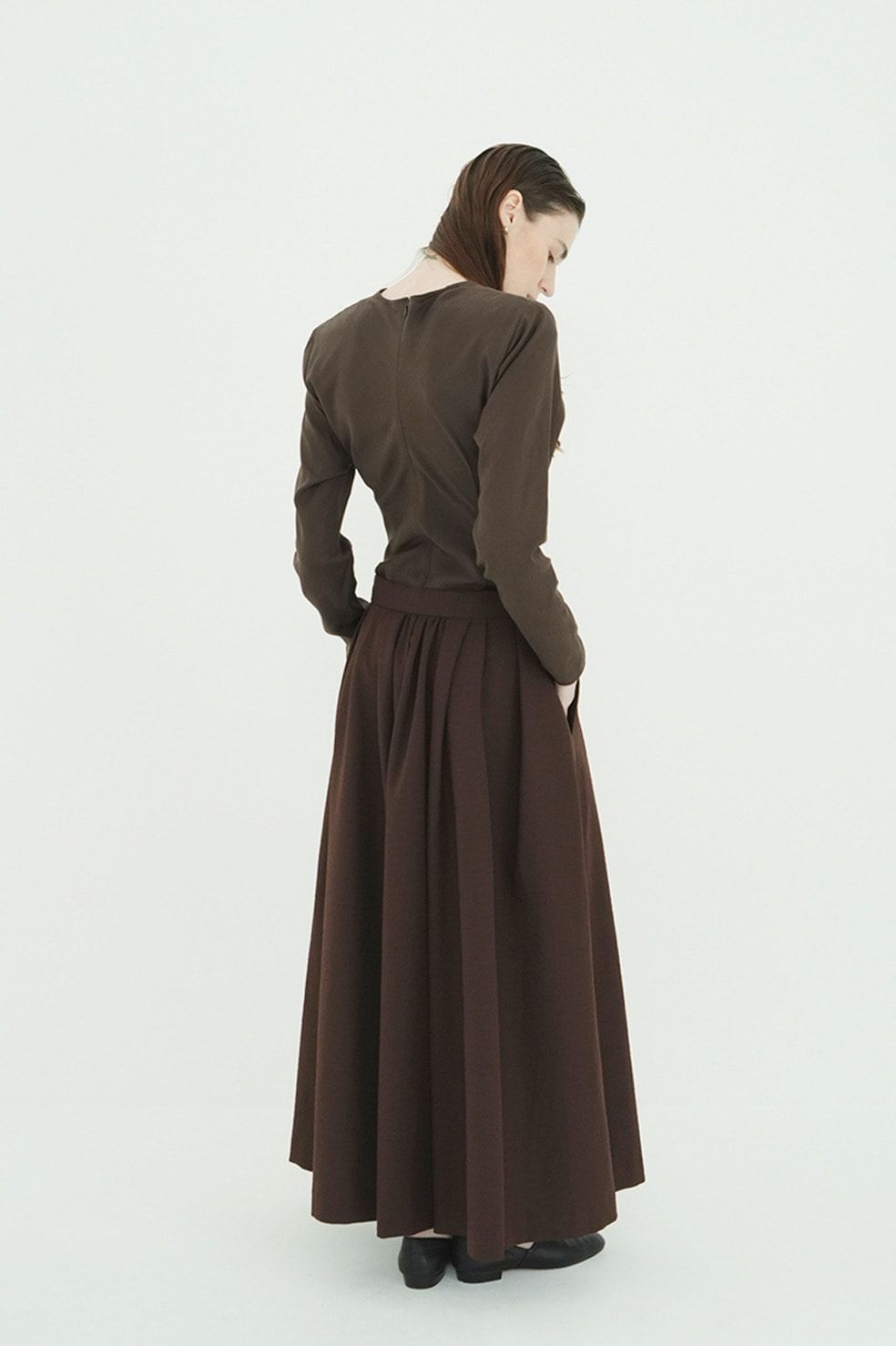 ブイネックボディスーツ - V NECK POWER SHOULDER BODYSUIT(BROWN)