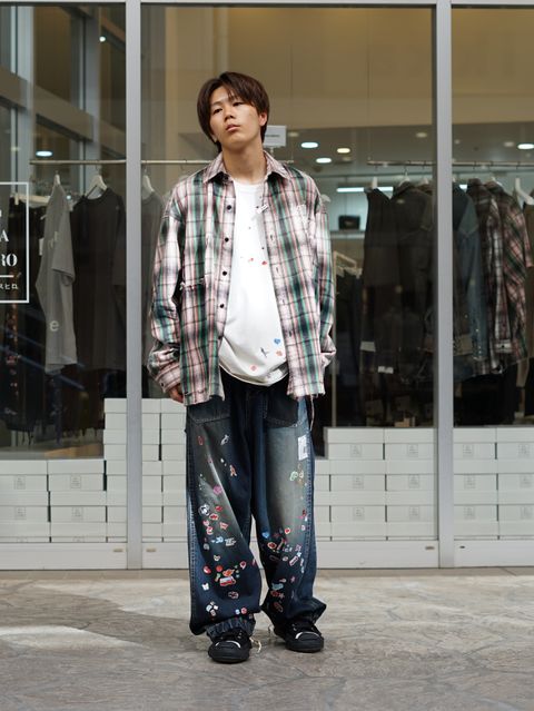 ステッカーデザインが主役のMIHARAコーデ