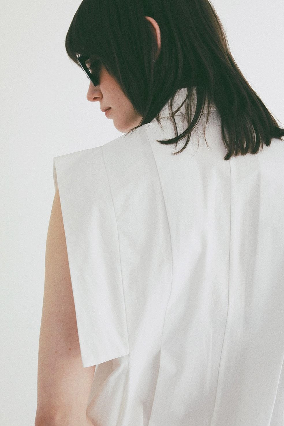 パネルプリーツ スクエアスリーブシャツ - PANELL PLEAT SQUARE SLEEVE SHIRTS (WHITE)
