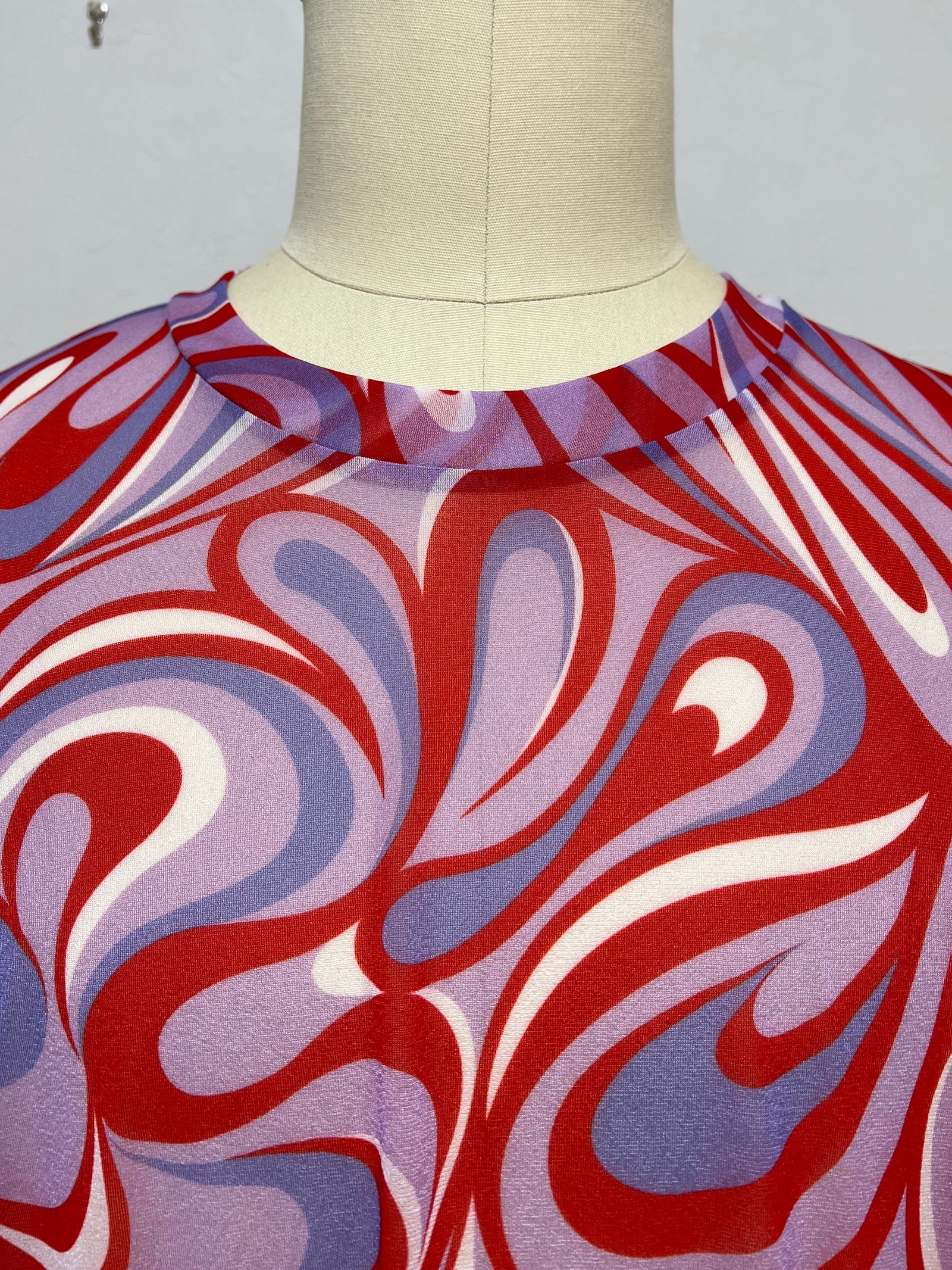 総柄プリントTシャツ  - SHORT SLEEVE POLY TEE - TEXTILE DESIGN BY TOM TOSSEYN