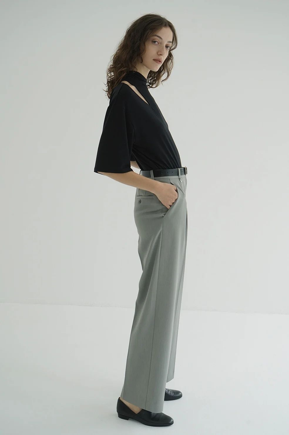スラッシュネックハーフスリーブトップス - SLASH NECK HALF SLEEVE TOPS- BLACK