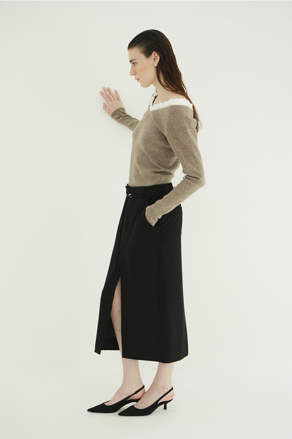 ツーウェイ フリルニットトップス - 2WAY FRILL V NECK KNIT TOPS (BEIGE)