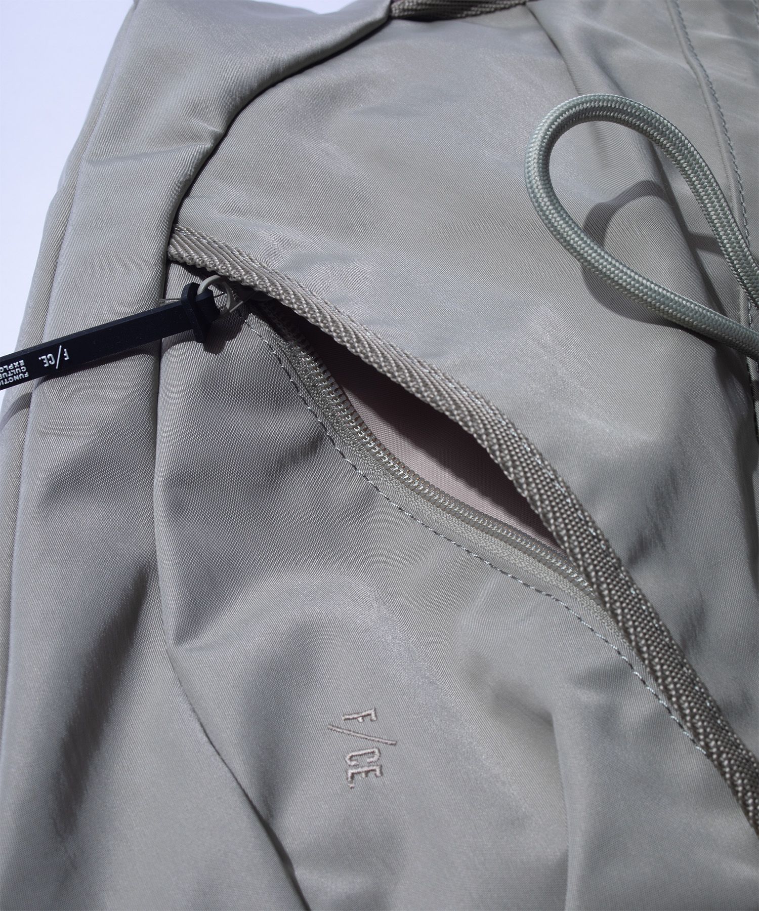 EXTURED TWILL 2 WAY SHOULDER TOTE / エフシーイー テクスチャード ツイル 2ウェイ ショルダー トート（BEIGE）