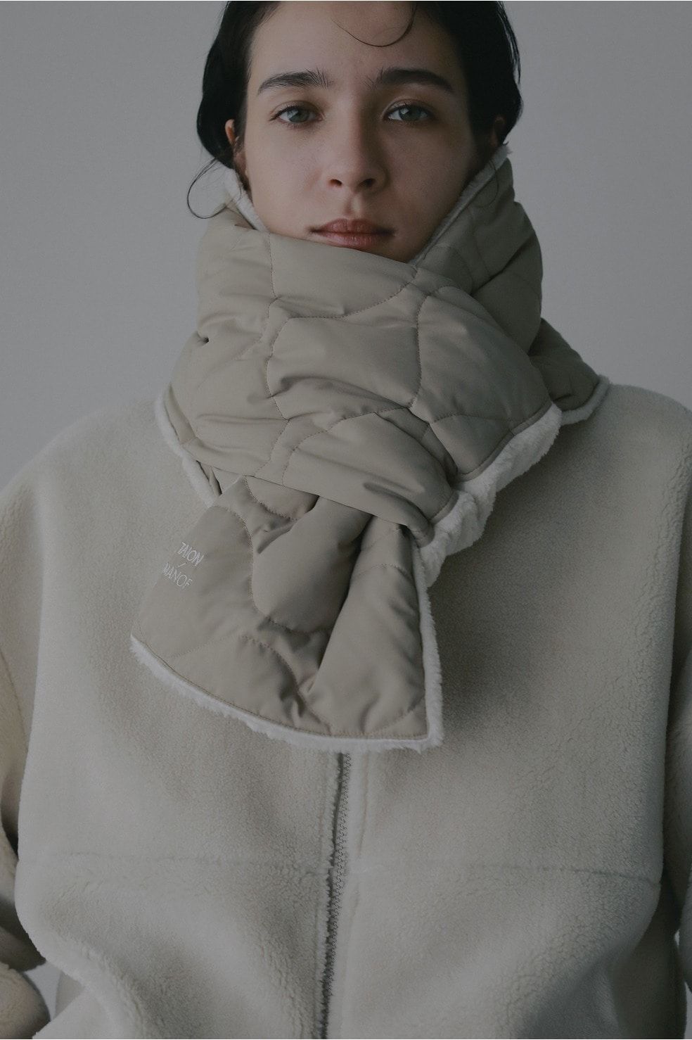 【TAION×MANOF】リバーシブルダウンマフラー - REVERSIBLE DOWN MUFFLER （BEIGE）