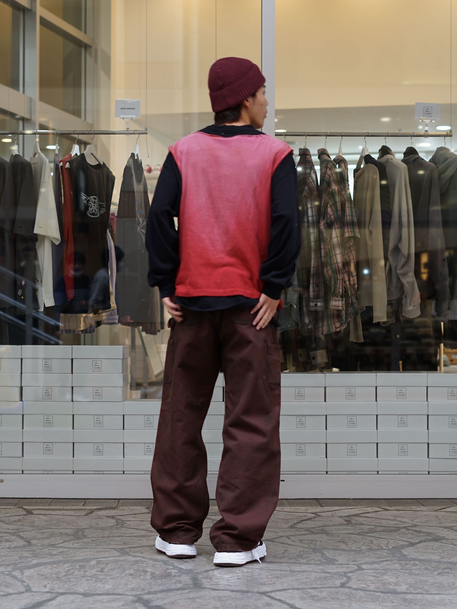 レッドが映えるKAMIYAのスプリングコーデ