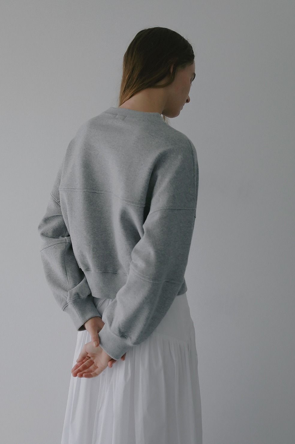 ネックデザインスウェット - MOON SLIT SWEAT TOPS (GREY)
