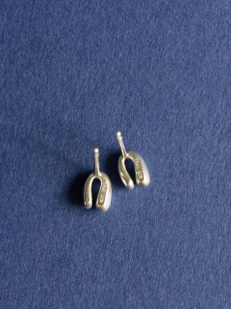 【両耳用】タイニーアーチピアス SV シルバー シンプル デザイン ユニセックス アクセサリー