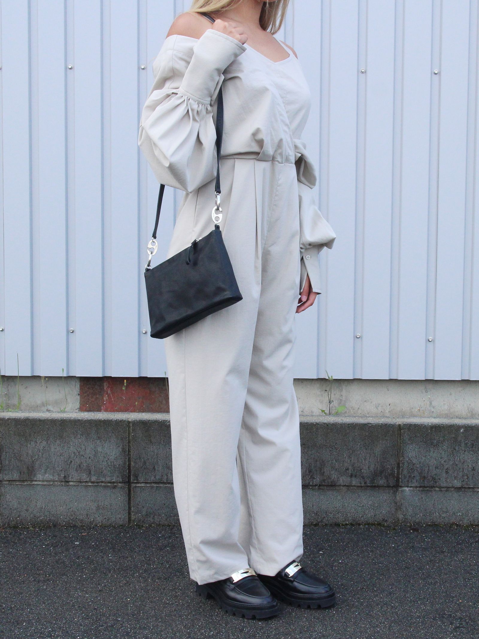 女性らしいデザイン CLANEのカシュクールオールインワン
