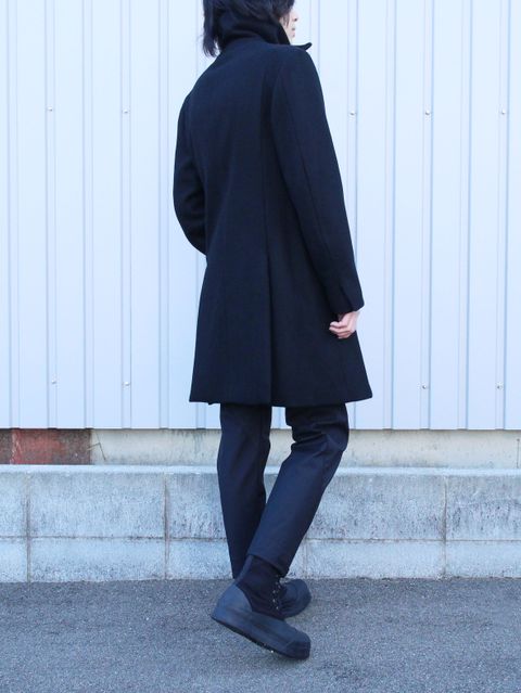 TVAの名作コートをメインにしたモードスタイル