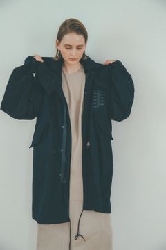 ”ユニセックスで楽しめる” FRAGMENT × CLANE の新作コートスタイル