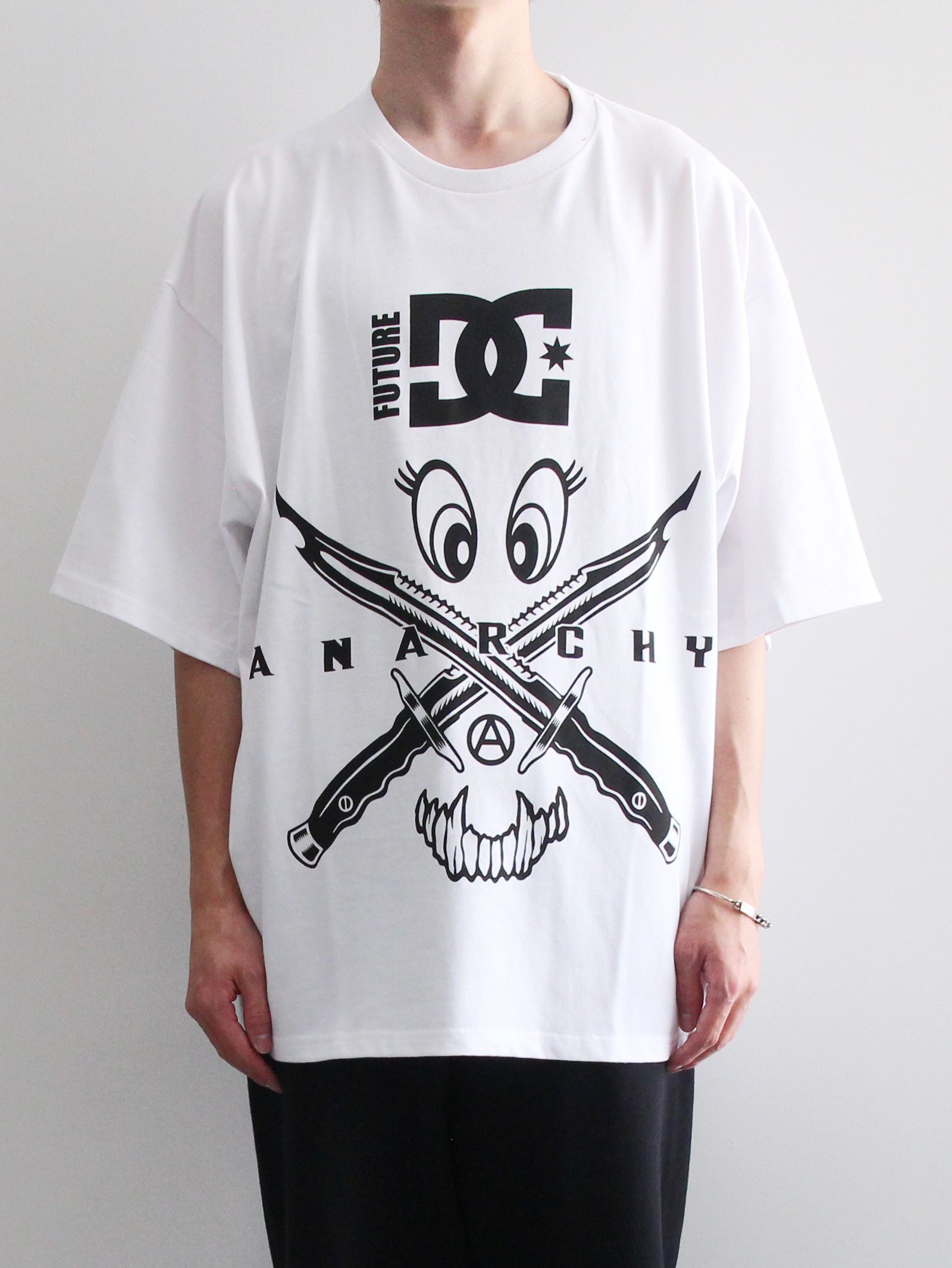 SHORT SLEEVE WIDE TEE COLLAB WITH DC SHOES ANARCHY ...