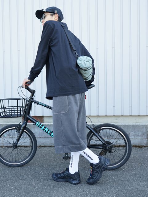 アクティブ＆モードに。サロモンを主役にした都会派アスレジャースタイル