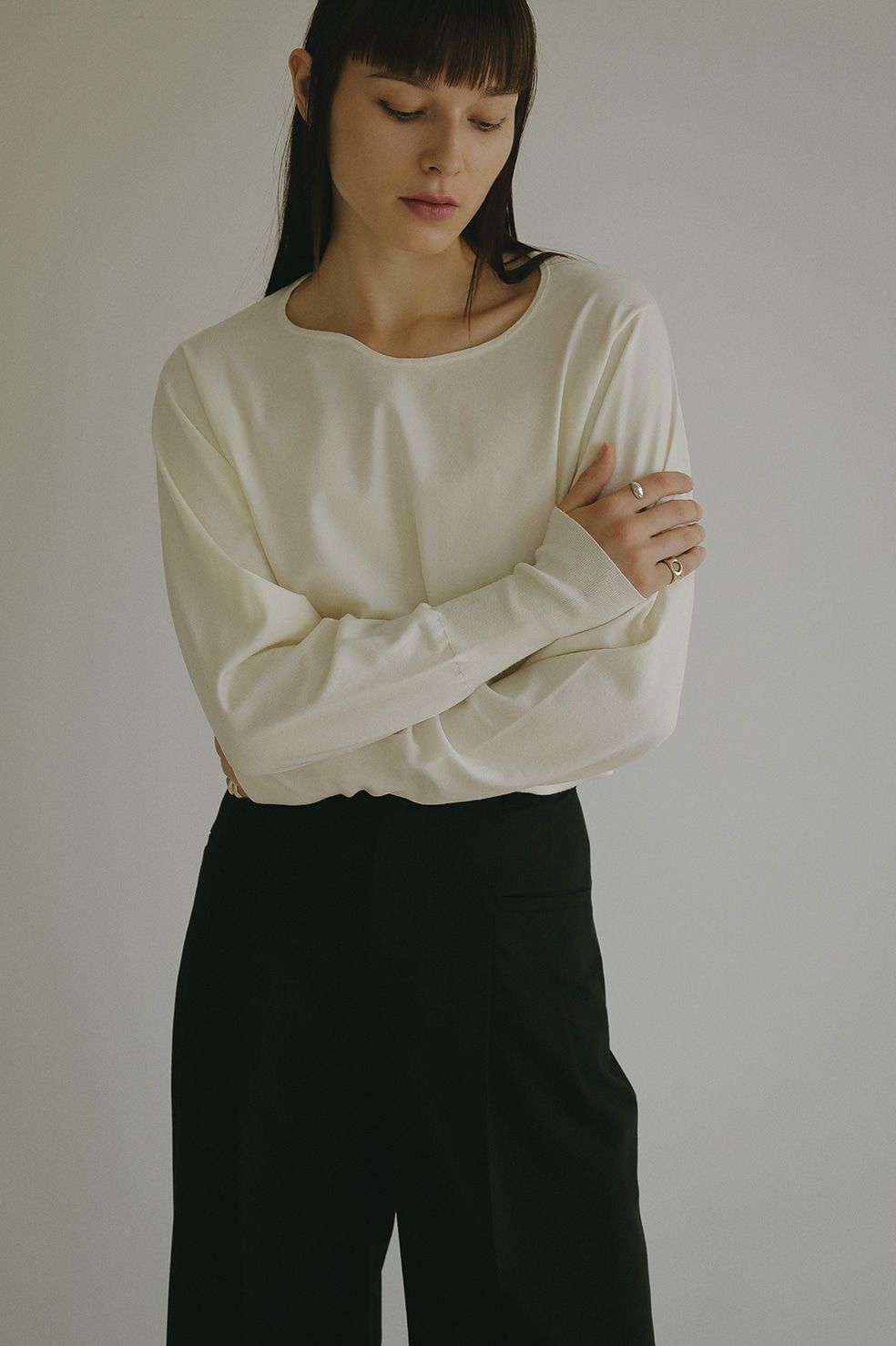 ハイゲージニット - CURVE NECK KNIT TOPS - IVORY