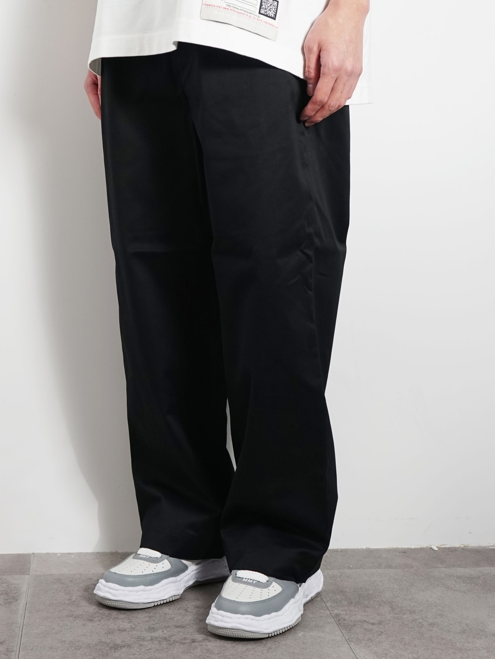 UNIVERSAL PRODUCTS - ノータック チノ パンツ / トラウザーズ - NO TUCK WIDE CHINO TROUSERS -  BLACK | ADDICT WEB SHOP