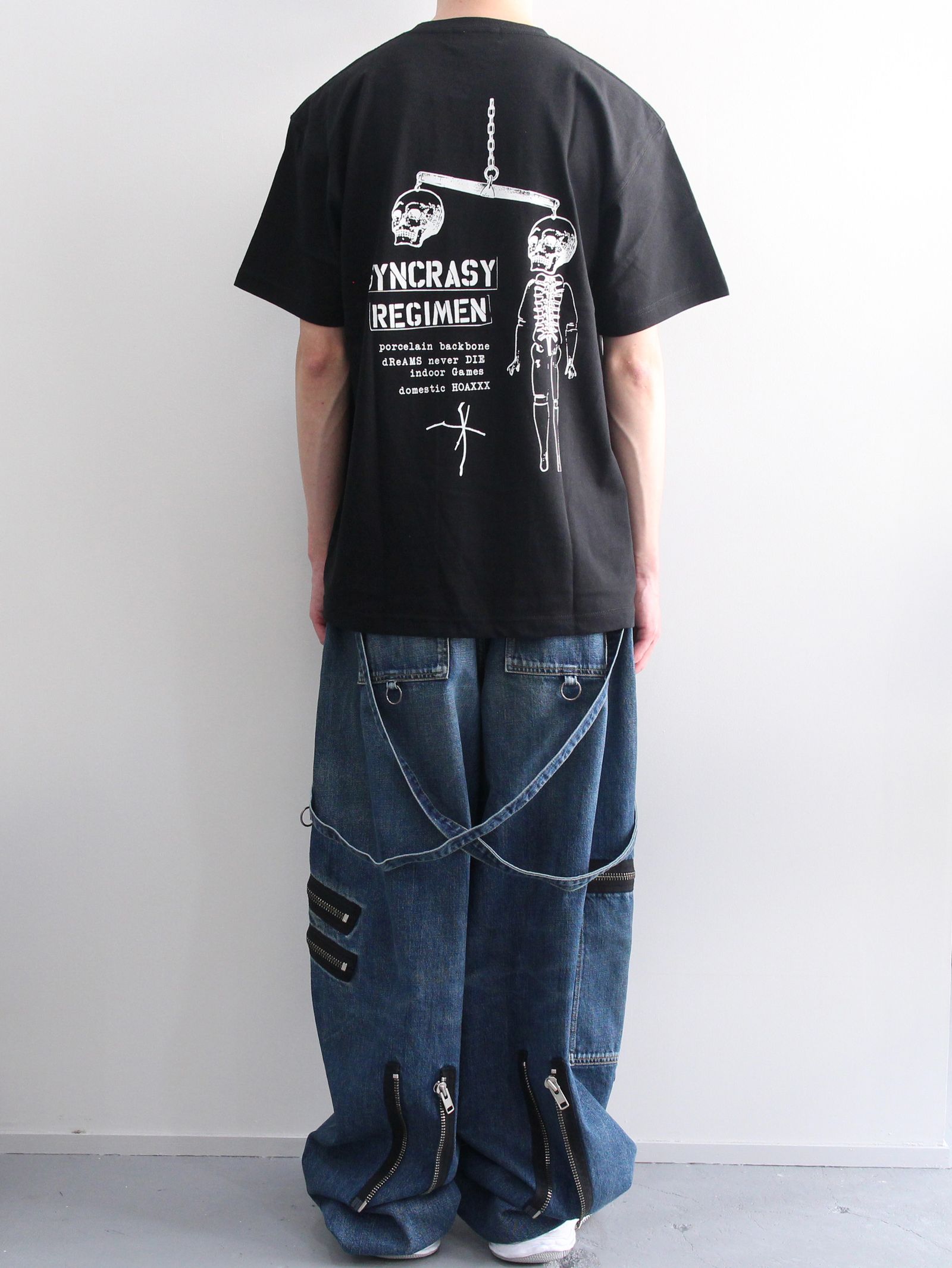 プリントTシャツ  - "TEE - COLLABORATION WITH TOM TOSSEYN "