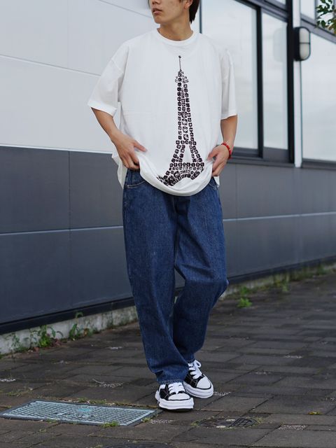 グラフィックで魅せる VAQUERA × MOUSSY新作スタイル