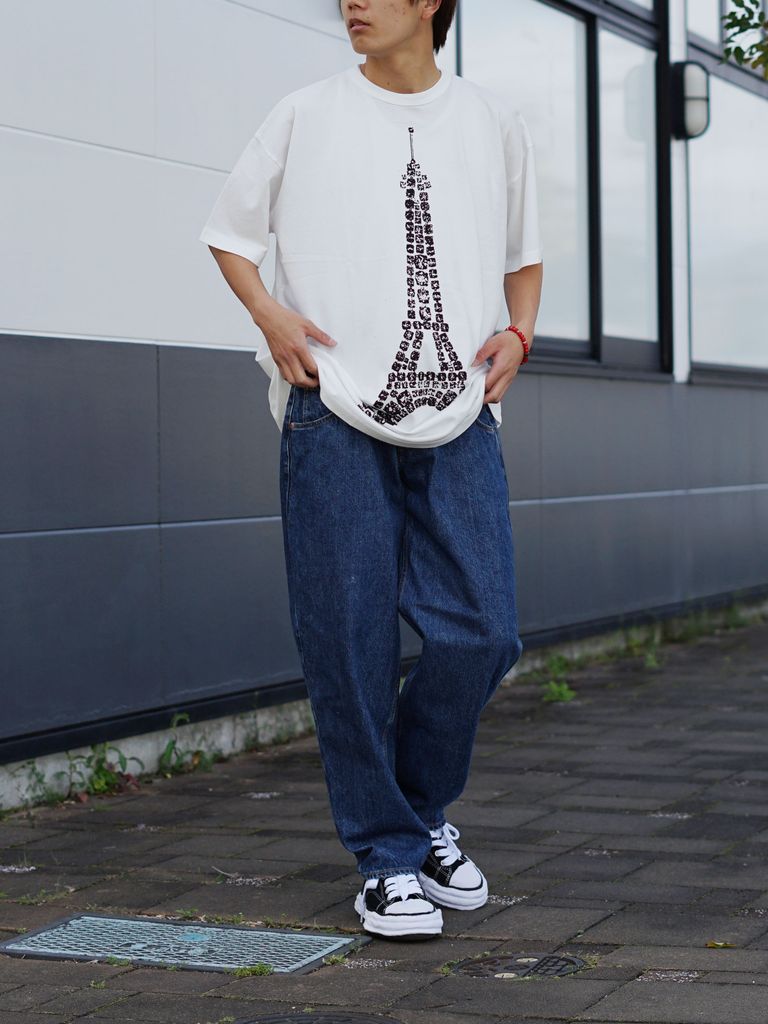 グラフィックで魅せる VAQUERA × MOUSSY新作スタイル