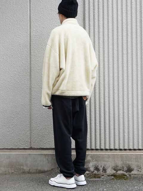 トレンドのボアコーデは優しい色味のアイボリーも◎