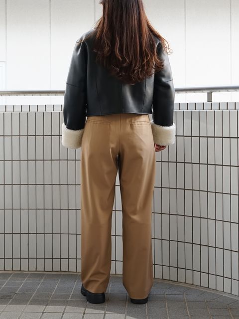 防寒性にも優れたCLANEのレザースタイル