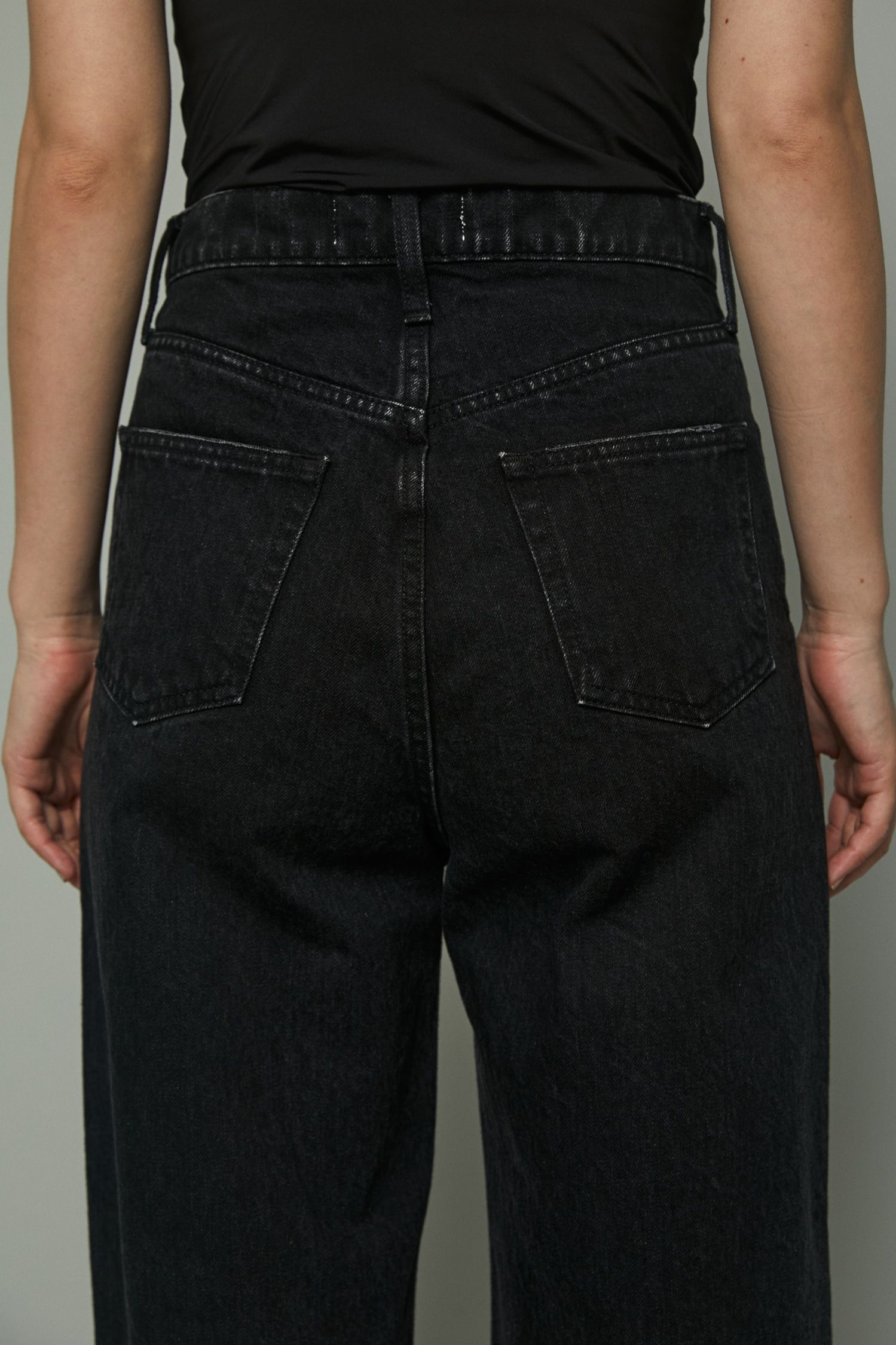 ハイライズ バルーン シルエットデニムパンツ - Balloon high rise denim pants