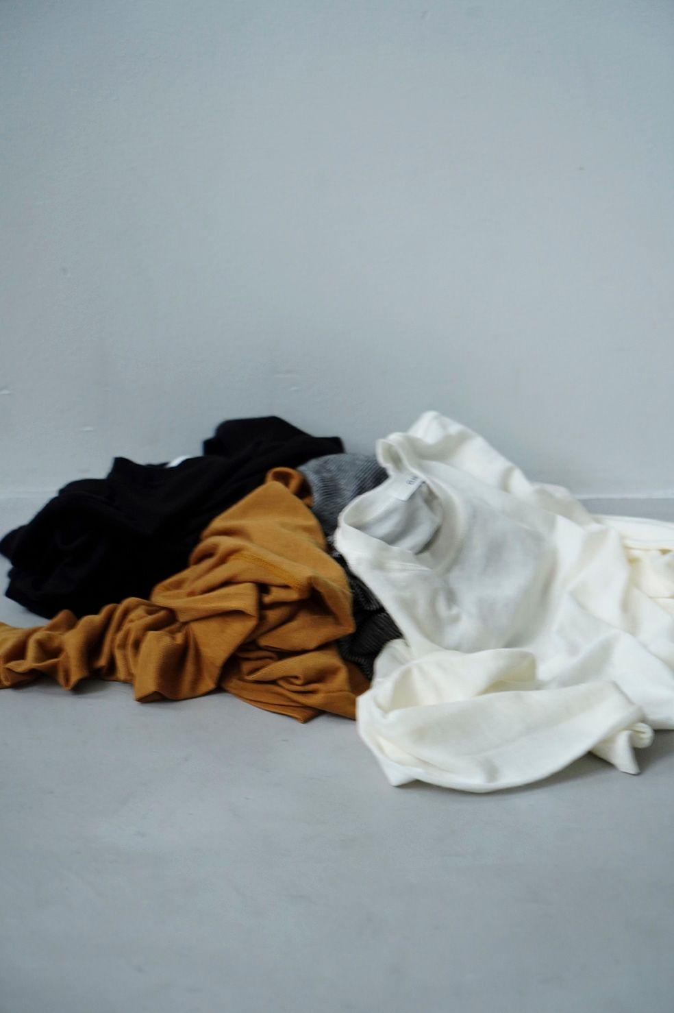カシミアシルク混 トップス - COMFORTABLE TIGHT TOPS - BLACK
