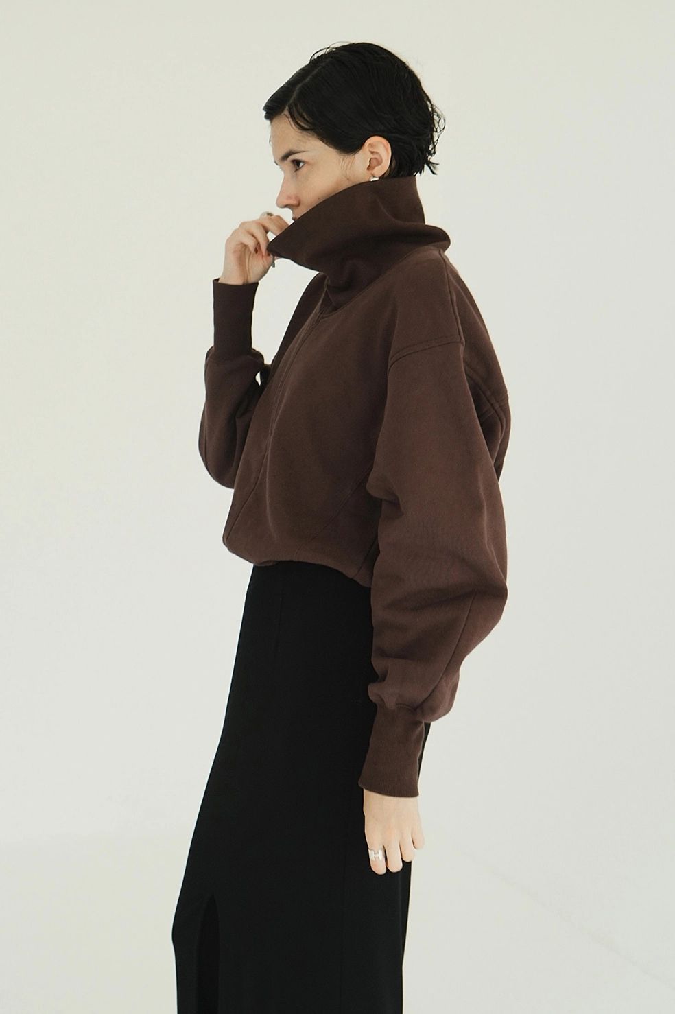 ハーフジップショートトップス｜ HALF ZIP SHORT TOPS (BROWN)