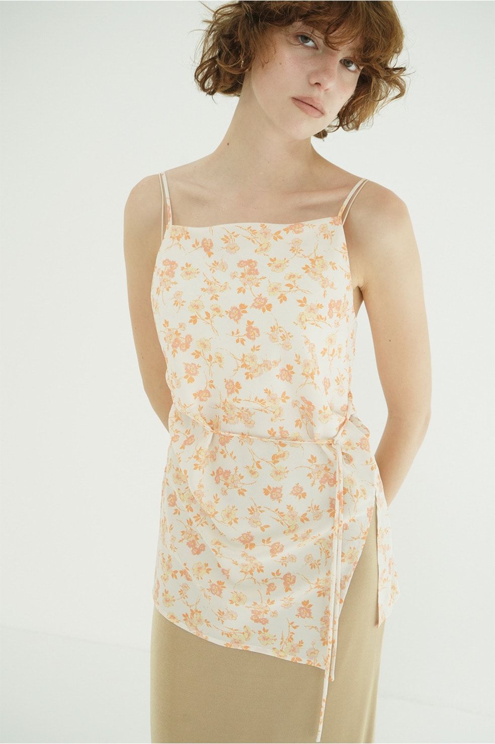 デザインキャミソール。 - MABEL FLOWER DRAPE CAMI TOPS (ORANGE)