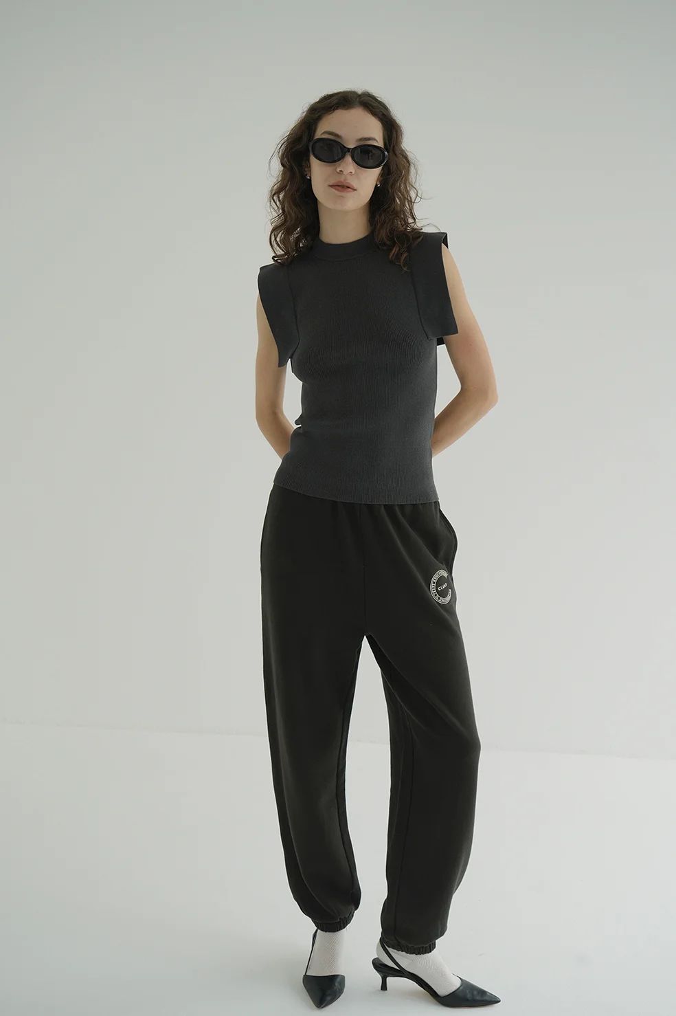 スクエアスリーブニットトップス | SQUARE SLEEVE KNIT TOPS - CHARCOAL GRAY