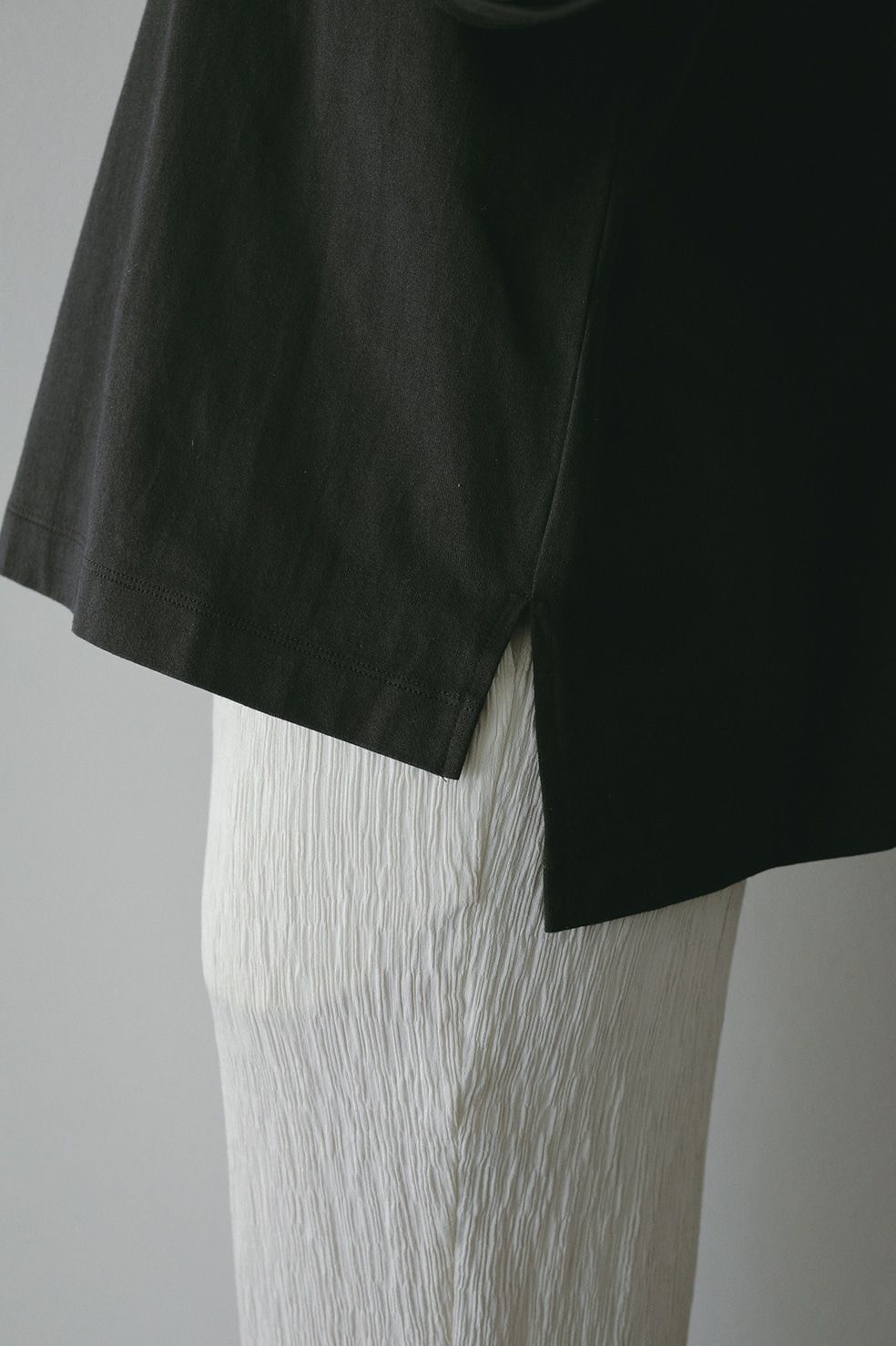 ショルダー スラッシュ Tシャツ - SLEEVE SLASH PULL TOPS - CHARCOAL GREY