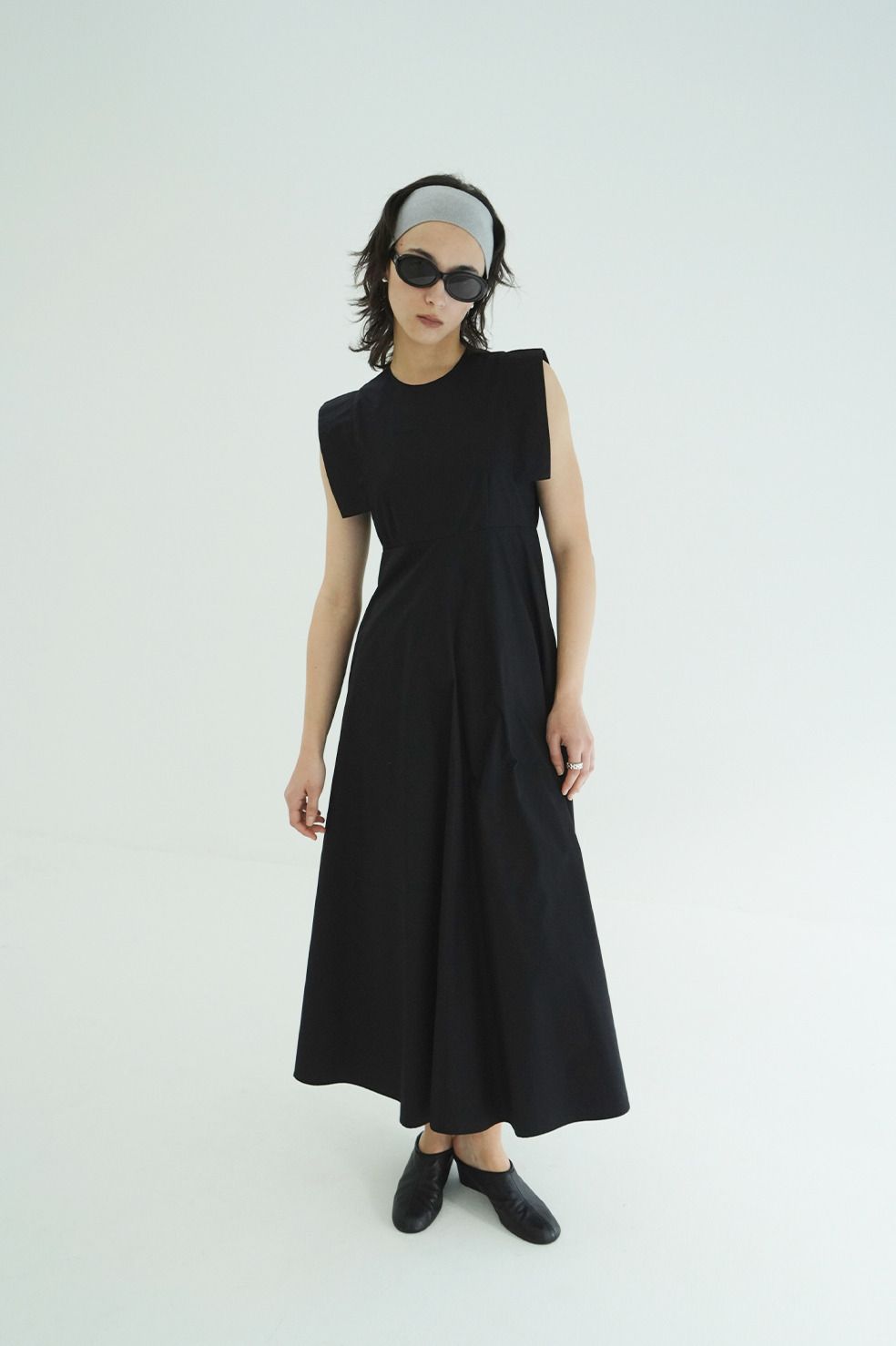 スクエアスリーブワンピース - SQUARE SLEEVE ONEPIECE (BLACK)