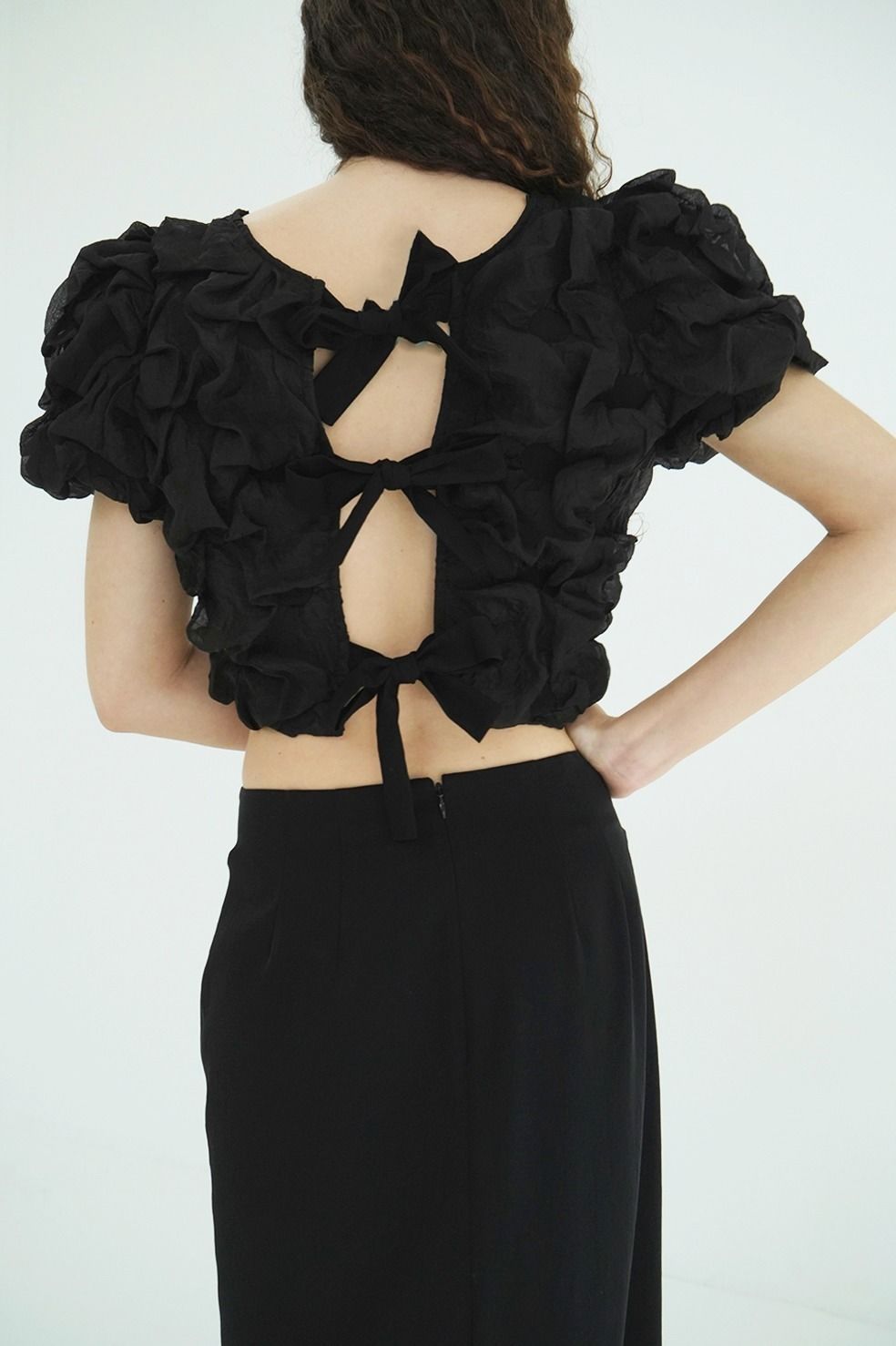 パフトップス - W FACE CLOUD PUFF SLEEVE TOPS (BLACK)