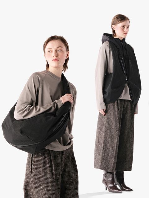 Reno Carbon Black 21L - ハイブリッドショルダーバッグ(ウェアラブルベスト)