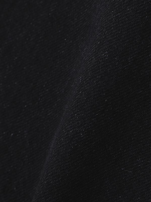 ハイライズストレートデニム (ブラック）